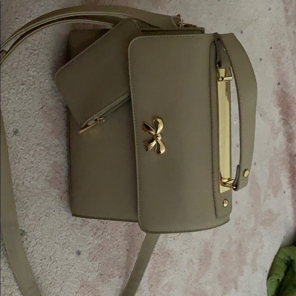 Light beige purse with bow